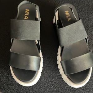 MIA ZOFIA BLK Size 7-M